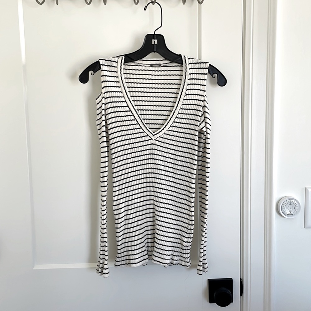 Long-sleeve, v-neck, cut out shoulder top